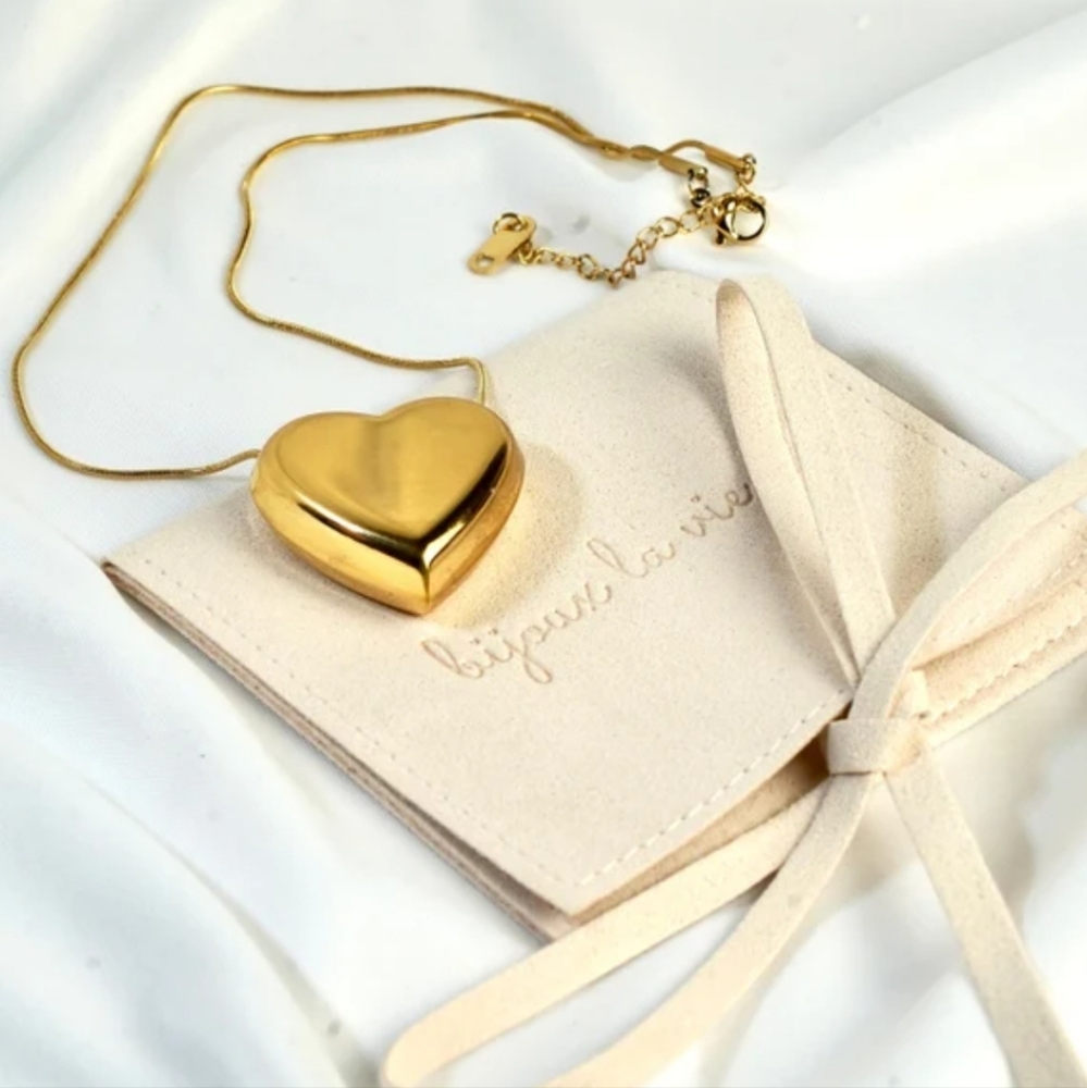 RACHEL ZOE Gold Heart Pendant Necklace